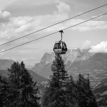 Gondel der Alpendorf Gondelbahn im Sommer Gondel der Alpendorf Gondelbahn im Sommer
