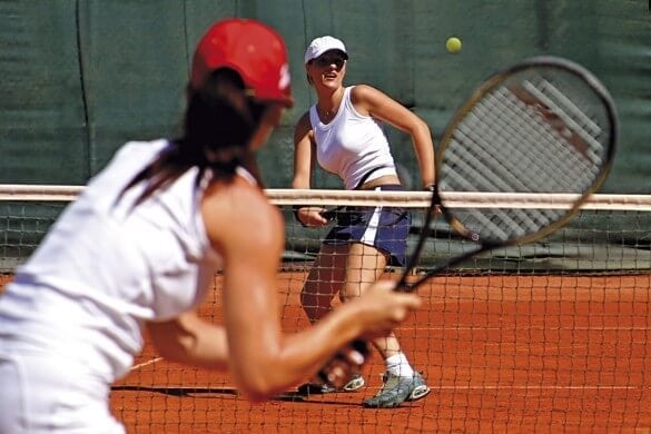 Frauen beim Tennisspielen