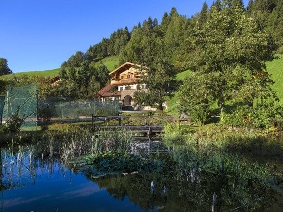 Teich vor Hotel Gut Berg